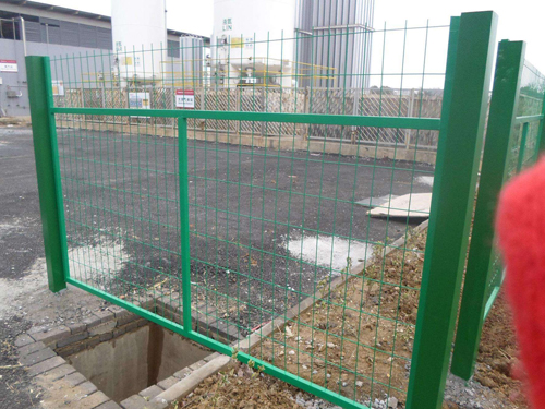 公路隔離柵