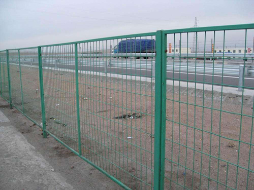 公路隔離柵